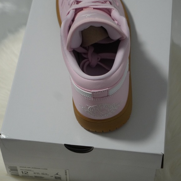 Jordan 1 Low “Pink Gum” - Picture 2 of 8